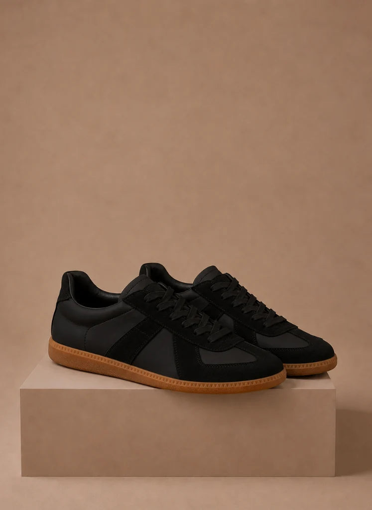 Men's Lightweight Low-Top Sneakers with Suede-Inspired Panels 1