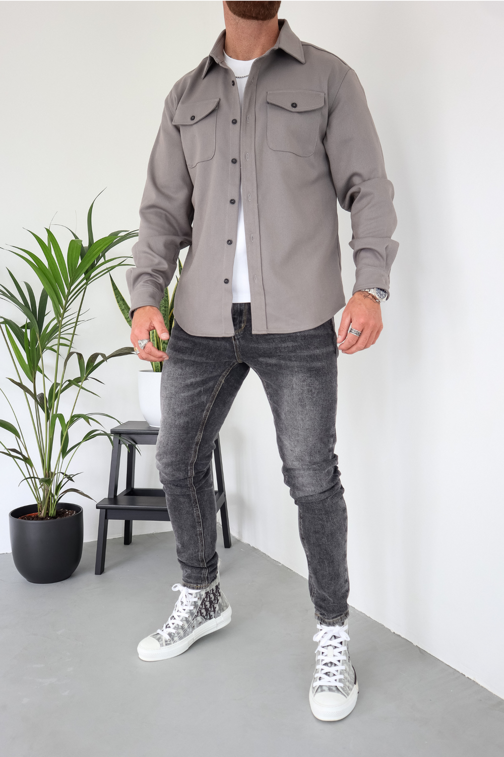 Men's regular fit button-up overshirt jacket featuring chest pockets, perfect for layering and casual outings. 7