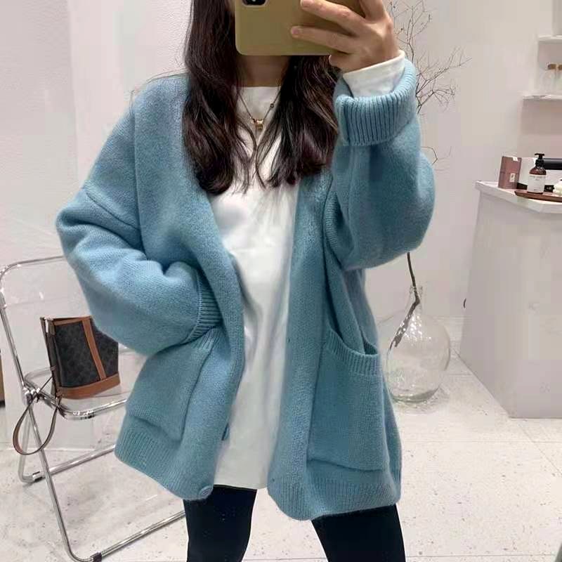 Women's Oversized Chunky Knit Cardigan with Patch Pockets 4