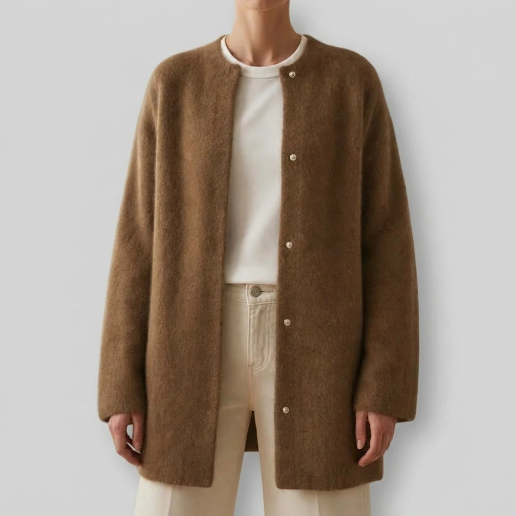 Women's Oversized Wool Cardigan with Button Closure and Pockets 4