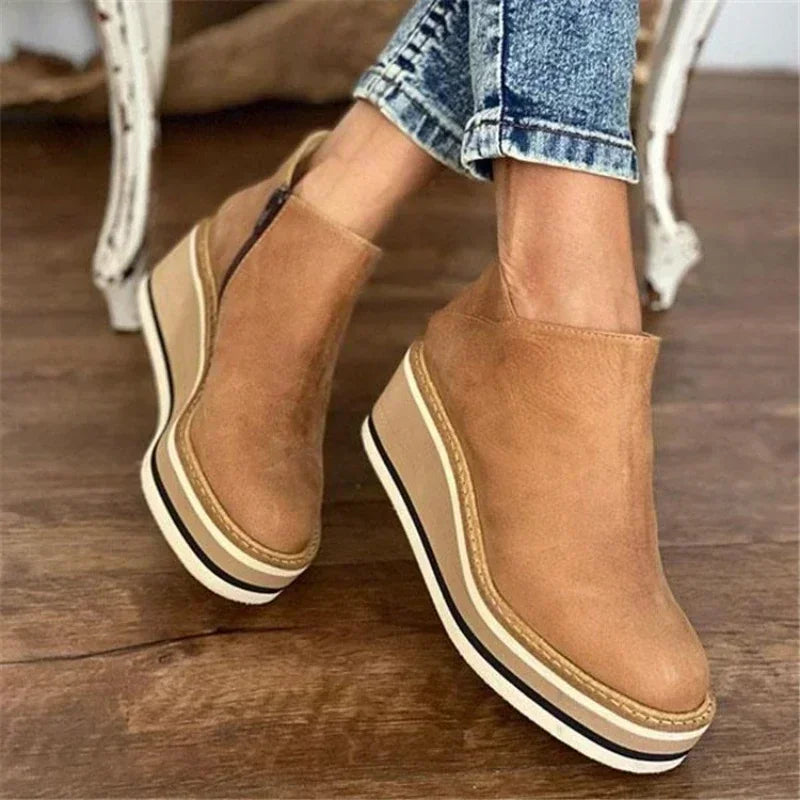 Women's Platform Chelsea Boots with Warm Lining for Winter Wear 4